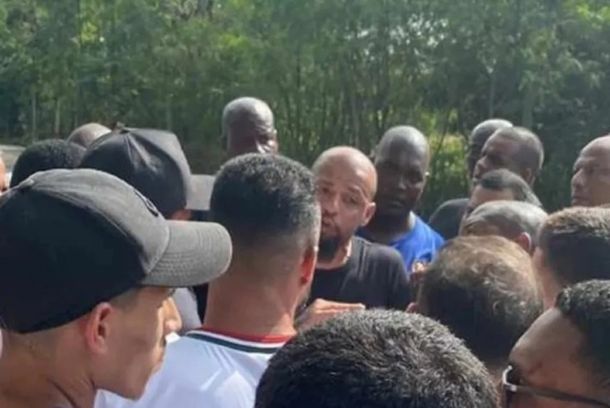 Barras de Fluminense increparon a Felipe Melo: lo acusaron de ir para atrás