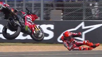el impresionante accidente que sufrio marc marquez en la sprint del motogp