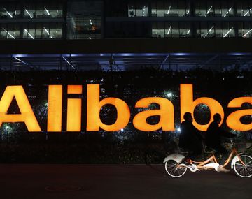 Alibaba apuesta por fabricante de teléfonos