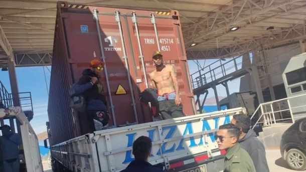 La excusa de dos inmigrantes ilegales: Vamos a ver a Boca