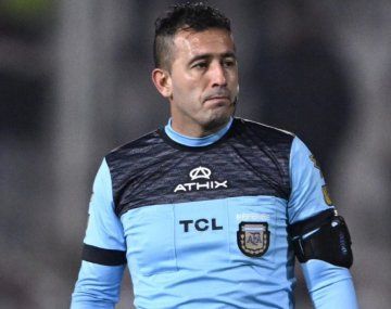 Polémica por el arbitraje de Lobo Medina en Instituto vs. Independiente