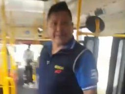 violento video: un colectivero amenazo con un cuchillo a los pasajeros violento video: un colectivero amenazo con un cuchillo a los pasajeros