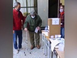 Pese a estar exceptuado, un hombre de 103 años fue a votar en Olivos