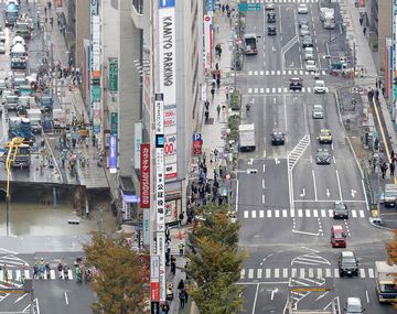 El enorme agujero que apareció en una ciudad japonesa y fue reparado en apenas 48 horas.