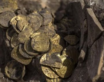 ¡El sueño de todos! Adolescentes descubrieron un tesoro de oro de hace 1.000 años