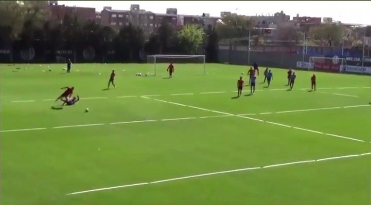 Tras casi un año, se filtró el vídeo del entrenamiento en el que Ángel Romero lesionó a Andrés Herrera