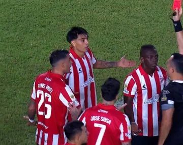 Final caliente: Espinoza y dos expulsiones en un minuto para Estudiantes