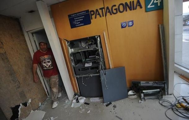 La Plata: delincuentes intentaron robar un cajero haciéndolo explotar con gas. Foto gentileza El Día