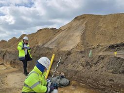 hallazgo masivo: encuentran cientos de restos de la edad del bronce hallazgo masivo: encuentran cientos de restos de la edad del bronce