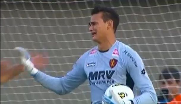 Increíble: atajó un penal y se largó a llorar como un nene