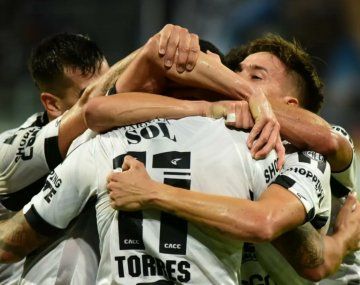 Central Córdoba complicó aún más a Huracán con un contundente 2-0