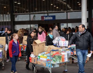 El hipermercado de las largas colas se bajó de la súper promo del 50%