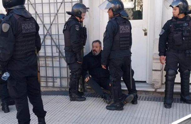 La Policía de la Ciudad reprimió a legisladores durante un desalojo en Almagro