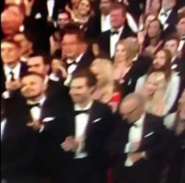 El triste momento en el que Michael Keaton pierde y se guarda el discurso en el saco: mirá el video