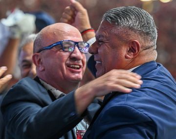 El efusivo festejo de Russo y Chiqui Tapia tras la consagración de Lanús en Brasil