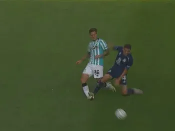 Dura sanción a un jugador de Talleres tras su expulsión ante Racing