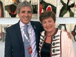 Luis Caputo junto a Kristalina Georgieva.