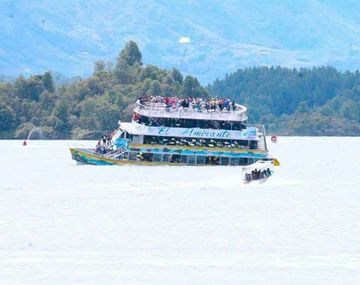 Al menos nueve muertos y 28 desaparecidos por naufragio en Colombia