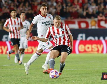 Estudiantes goleó 3-0 a Newells y vuelve a vivir