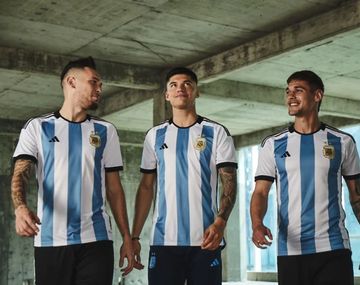 Así es la nueva camiseta de la Selección Argentina para el Mundial de Qatar 2022.