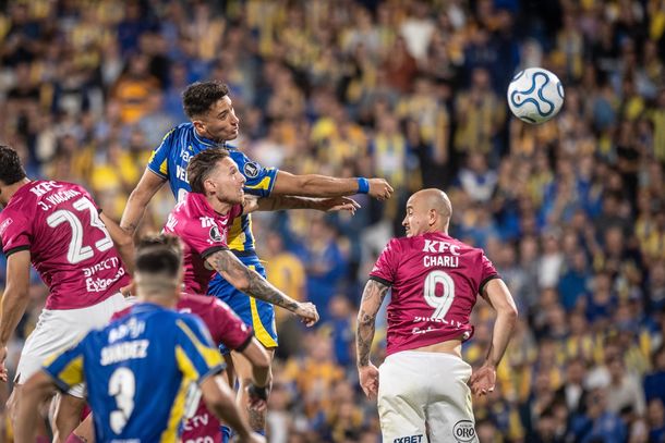 Rosario Central no pudo quebrar el cero ante Independiente del Valle en su debut en la Copa Libertadores