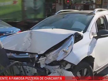 Accidente en Chacarita: un conductor se quedó dormido y chocó contra un semáforo