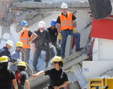 Continúan las tareas de rescate tras el derrumbe en Neuquén