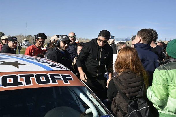 Video: Dibu Martínez revolucionó el Autódromo de La Plata 