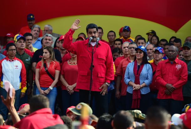 Maduro acusa a la oposición venezolana de intentar dar un golpe parlamentario