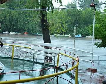 Un muerto y al menos 2 mil evacuados en la provincia de Buenos Aires por el temporal