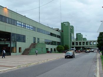 Cortes y cambios de sentido para colectivos y autos particulares en Retiro