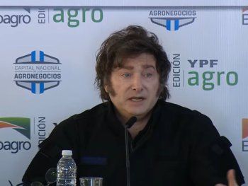 Javier Milei, sobre la represión en el Congreso: Los de azul son buenos y los hijos de puta que rompen autos son malos