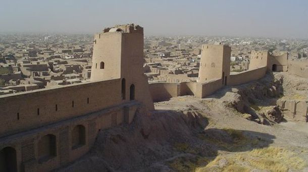 Más de un centenar de chicas fueron envenenadas en una escuela de Afganistán