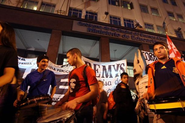 Estudiantes secundarios DYN34 ccc