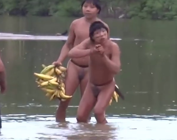 Mirá el primer contacto de una tribu indígena del Amazonas