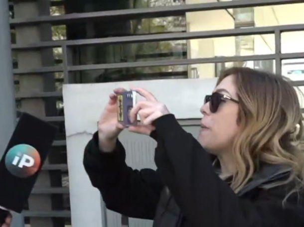 Lilia Lemoine tuvo un ataque de nervios en la puerta de la escuela donde votaba