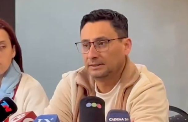 El papá de Agostina Vega se quebró en la conferencia de prensa