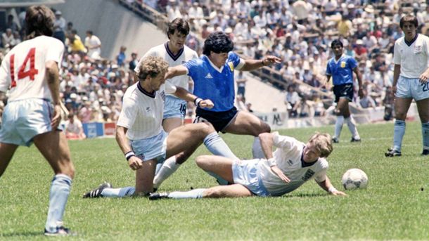 La particular historia de la camiseta más famosa que usó Maradona