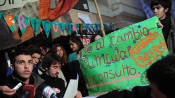 tomas: queremos soluciones concretas, exigen los alumnos tomas: queremos soluciones concretas, exigen los alumnos