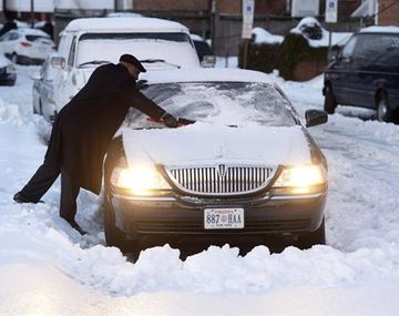Ascienden a 21 los muertos por una tormenta de nieve que azota a Estados Unidos