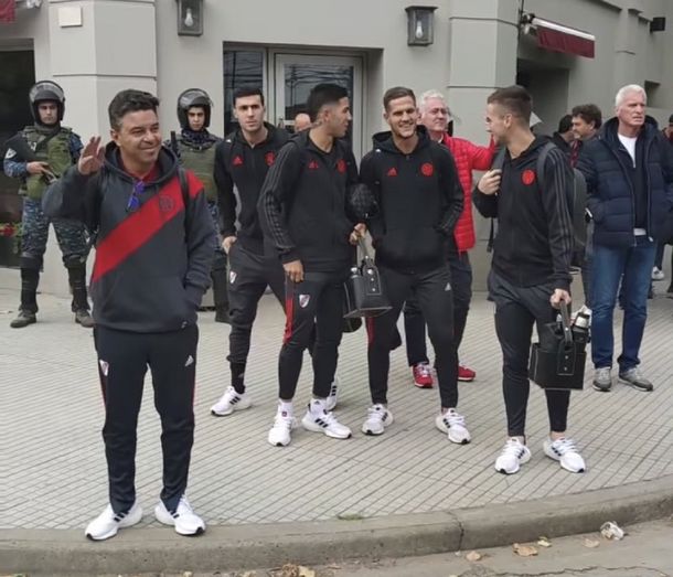 José Paradela rompió un jarrón de más de 100 años, los memes por la fake news