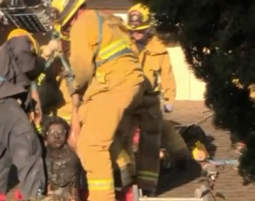 Quedó atrapada cinco horas en una chimenea