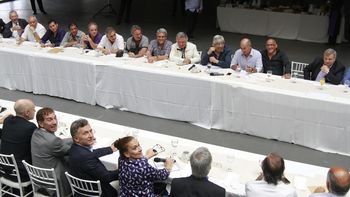 moyano y barrionuevo consiguieron el respaldo de macri en las paritarias moyano y barrionuevo consiguieron el respaldo de macri en las paritarias