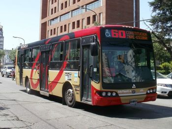 La línea 60 circula pero los choferes no cobran boleto