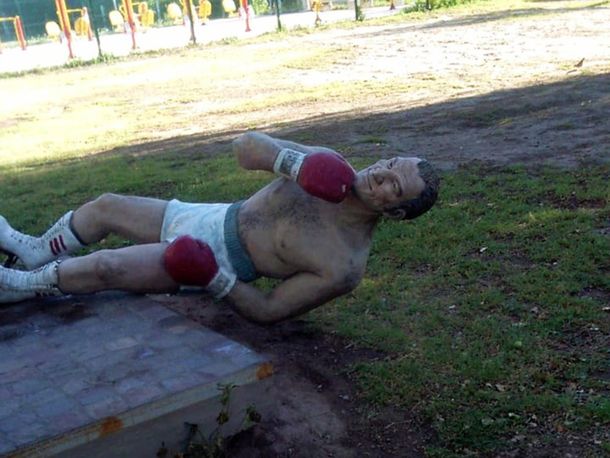 Mendoza: destruyeron la estatua del boxeador Nicolino Locche