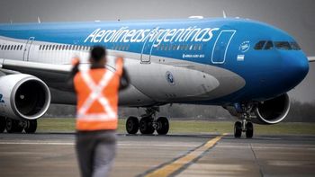 Aerolíneas Argentinas definió la suspensión del vuelo entre Montevideo y Mar del Plata. Aerolíneas Argentinas definió la suspensión del vuelo entre Montevideo y Mar del Plata.