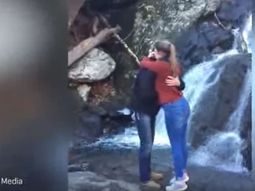 Le pidió casamiento y ella dijo que sí, pero perdieron el anillo Le pidió casamiento y ella dijo que sí, pero perdieron el anillo