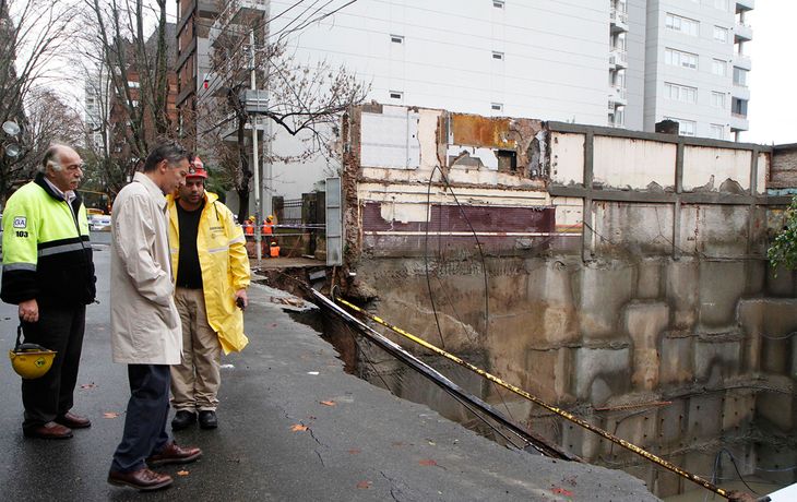 Mauricio Macri visitó la zona del derrumbe en Palermo