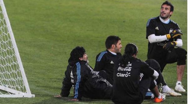 Piden la captura internacional de un ex arquero mundialista