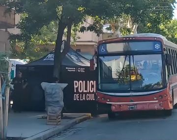 Choque fatal entre un auto y un colectivo en Mataderos: murió una mujer